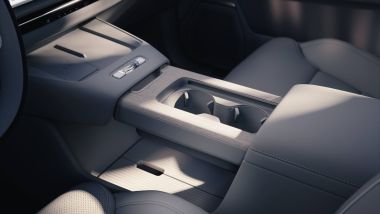 Il ponticello elettrico con portabicchieri della Volvo XC70