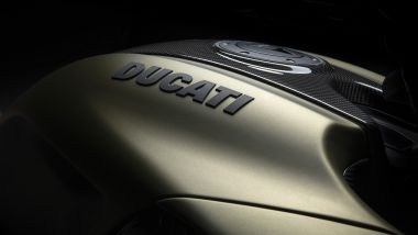 Il serbatoio Ducati Diavel 1260 Lamborghini