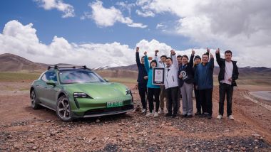 Il team Porsche festeggia il nuovo Guinness World Record