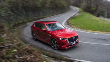 Il test drive della Mazda CX-60 Takumi 