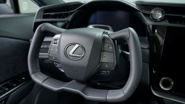 Il volante a cloche di Lexus RZ 450e