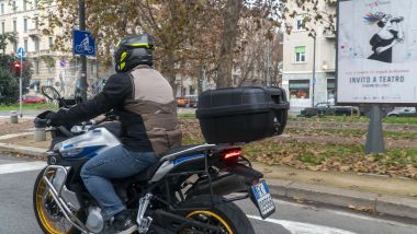 In città con il bauletto GIVI Trekker non si rimane nel traffico