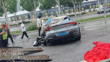 Incidente Ferrari Purosangue: il recupero del veicolo con il carroattrezzi