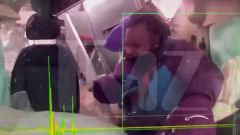 Video furgone Amazon tranciato in due dal treno Amtrak in America