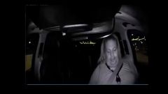 Incidente mortale con auto a guida autonoma Uber: il video in diretta