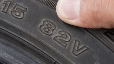 Indice di carico e codice velocit&agrave;: una cifra e una lettera