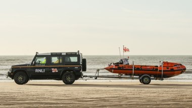 Ineos Grenadier Helmsman: specializzato nel trasporto di battelli e attrezzatura nautica