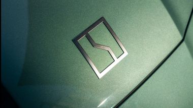 Inizia a familiarizzare con il logo (foto: Facebook / Zeekr Europe)