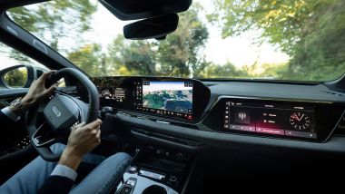 Interni Audi A5 Avant 2025 Digital Stage con terzo display