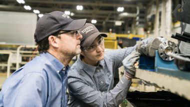 Investimento Toyota: la Casa giapponese dividerà il denaro fra quattro siti produttivi americani