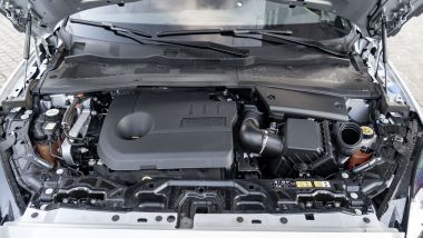 Jaguar E-Pace P300e AWD: il tre cilindri turbo-benzina è vivace ma consuma un po'