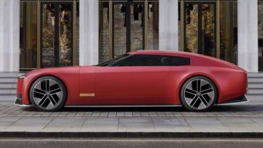 Jaguar Type 00: il colore London Red è più azzeccato del rosa shocking del debutto nel 2024