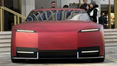 Jaguar Type 00: il concept riappare in pubblico a Londra con una nuova livrea rossa opaca