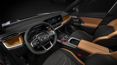 Jeep Compass 2026: gli interni robusti ed eleganti del SUV elettrico 4xe