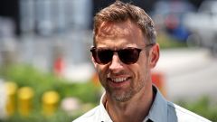 Button raggiunge Raikkonen nella NASCAR