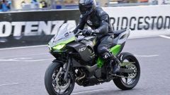 Kawasaki le moto elettriche e ibride in pista a Suzuka
