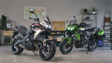 Kawasaki Versys 650 2022: la base e la Tourer Plus a confronto