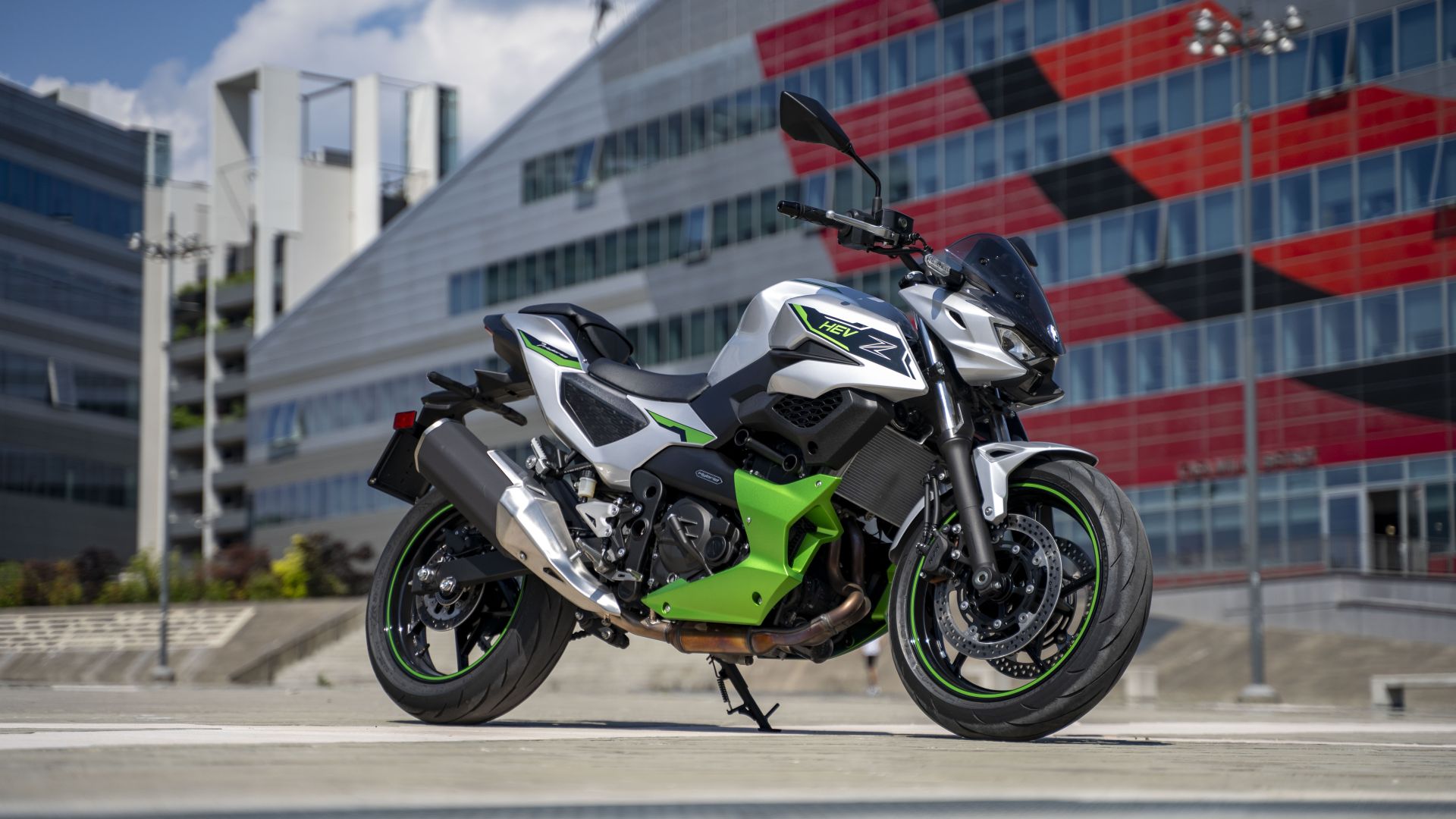 Kawasaki Z 7 Hybrid: com'è, prezzo, prova in città, consumi in video