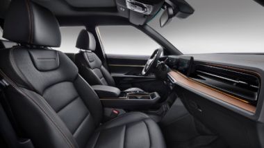 KGM Torres EVT: abitabilità, finiture e tecnologia a livello di automobili tradizionali