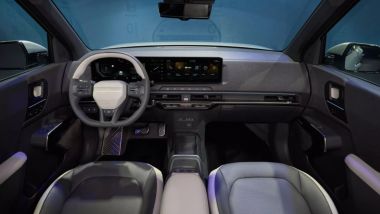 Kia EV2: l'abitacolo spazioso, ben rifinito e confortevole del city-SUV elettrico