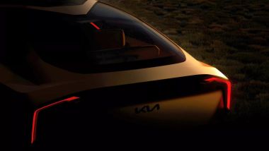 Kia: in coda si nota bene il taglio molto inclinato del tetto