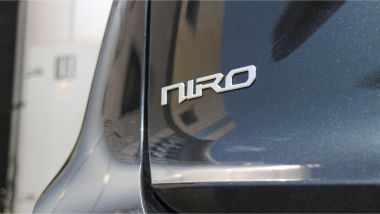 Kia Niro HEV: il badge posteriore