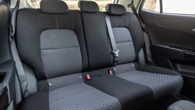 Kia Picanto 2024: dietro si sta anche in tre ma lo spazio è perfetto per due persone