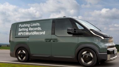 Kia PV5: il commerciale elettrico durante Guinness World Record di percorrenza