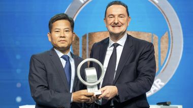 Kia PV5: Sangdae Kim e Marc Hedrich della casa coreana con il premio IVOTY 2026