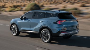 Kia Sportage 2025 vista di tre quarti posteriore