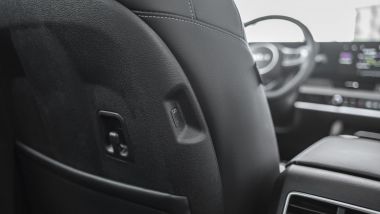 Kia Sportage PHEV AWD: la presa USB-C sui sedili anteriori