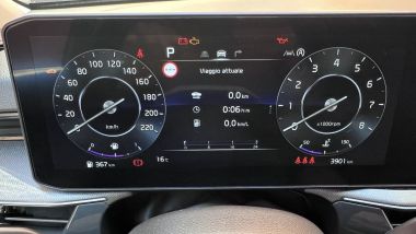 Kia Stonic 1.0 TGD-i 7 DCT GT Line: il quadro strumenti digitali configurabile da 12,3''
