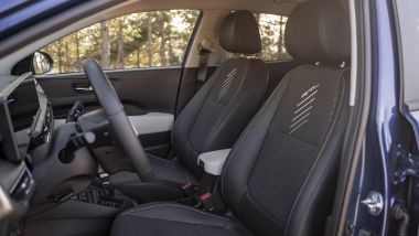 Kia Stonic 1.0 TGD-i 7 DCT GT Line: sedili confortevoli e ben sagomati per trattenere il corpo