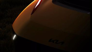 Kia: un dettaglio dell'anteriore del concept elettrico con i fari a LED affilati