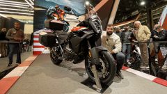 KTM 1390 Super Adventure S EVO 2025: il video live da EICMA 2024