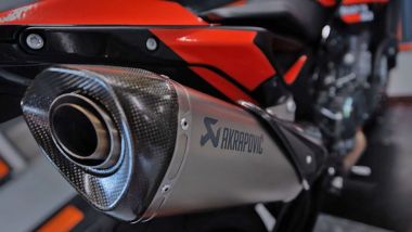 KTM 890 Duke Tech 3: come in MotoGP