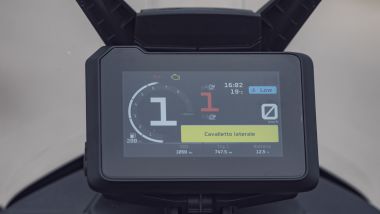 KTM 890 SMT: display TFT chiaro e ben leggibile