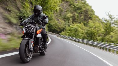KTM 990 Duke: due le varianti grafiche, una su base nero (in foto) e una su base arancione