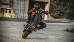 KTM 990 Duke 2024: offerta sul prezzo della naked