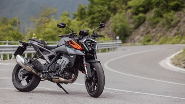 KTM 990 Duke: la Casa ha lavorato per far sì che la sua presenza scenica fosse vicina a quella della 1390 