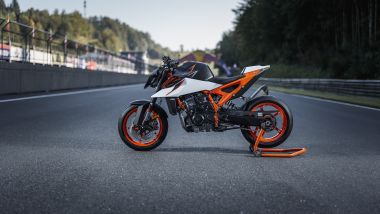 KTM 990 Duke R 2025: vista laterale