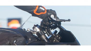 KTM RC990: il ritorno dei semimanubri su una moto stradale di Mattighofen
