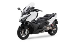 Kymco AK575 Premium 2025: motore, potenza, prezzo, data d'arrivo