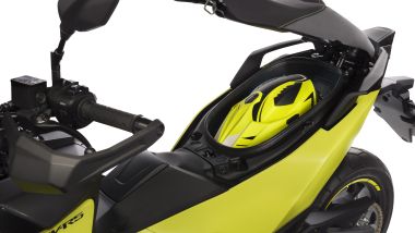 Kymco CV-R5, nel sottosella c'è spazio per un casco integrale adventure