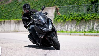 Kymco Downtown 350 GT in curva