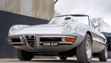 La Alfa Romeo Duetto Spider ''Osso di seppia'' messa in vendita da Metcalfe