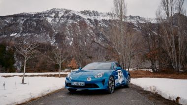 La Alpine A110S guidata da Esteban Ocon tra le strade di montagna del WRC Rallye Monte Carlo 2021