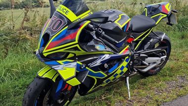 La BMW M 1000 RR della North Yorkshire Police