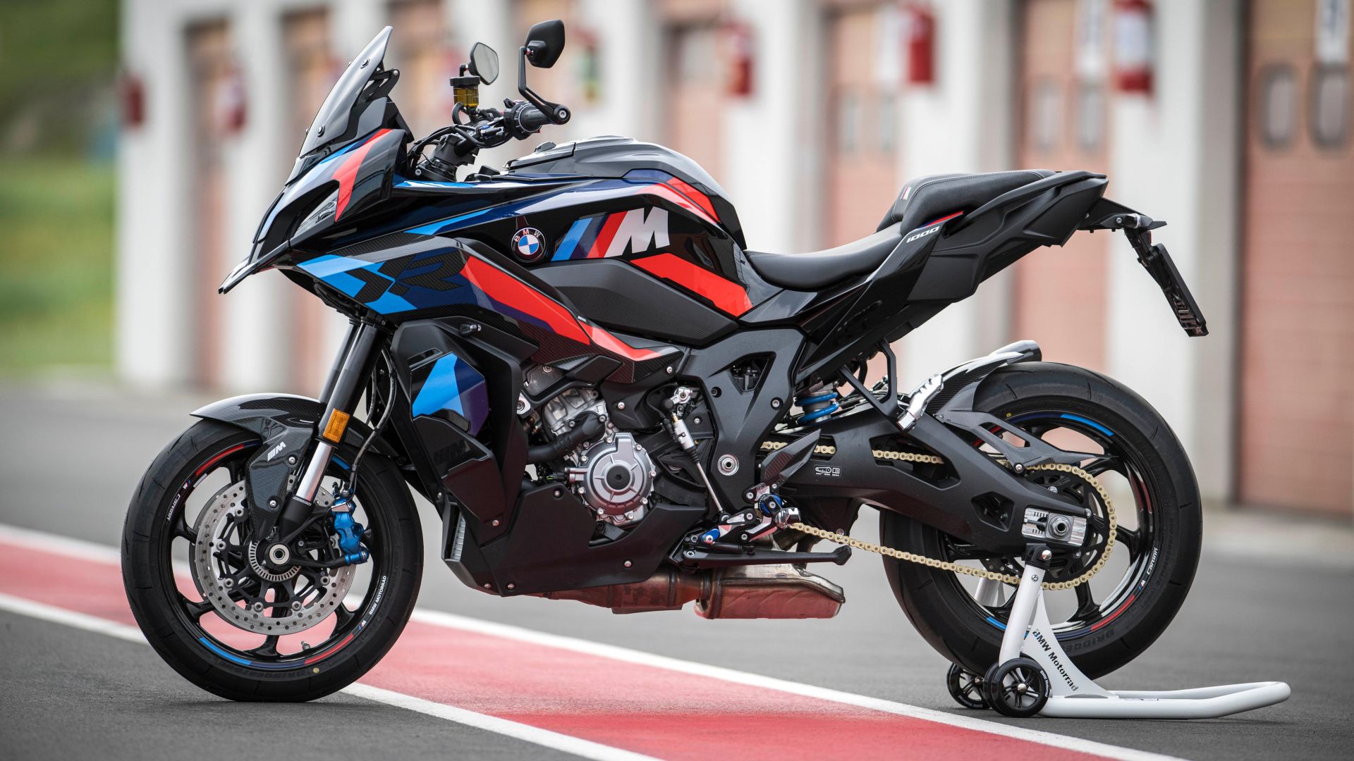 BMW S 1000 XR e M 1000 XR 2024, prova: pregi e difetti