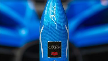 La bottiglia di Champagne Carbon con Bugatti Bolide